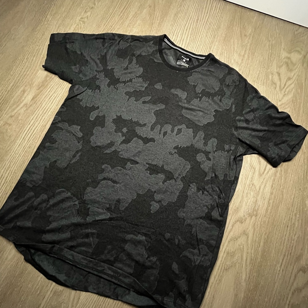Hurley (Nike era) dry fit pattern top L
